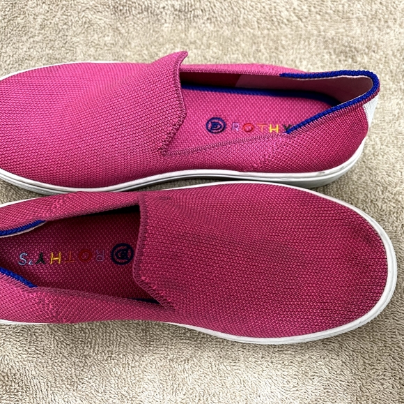 Rothy kids size 3 pink  🫧 gum 💗 Runs small. We recommend going a whole size up - Picture 4 of 9
